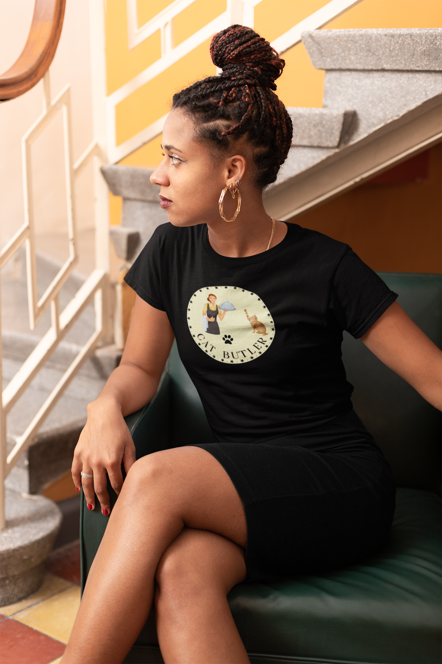 "Cat Butler" T-Shirt - With Vintage Style Design - (Unisex Jersey Short Sleeve Tee - Perfect Gift for Cat Lovers!)