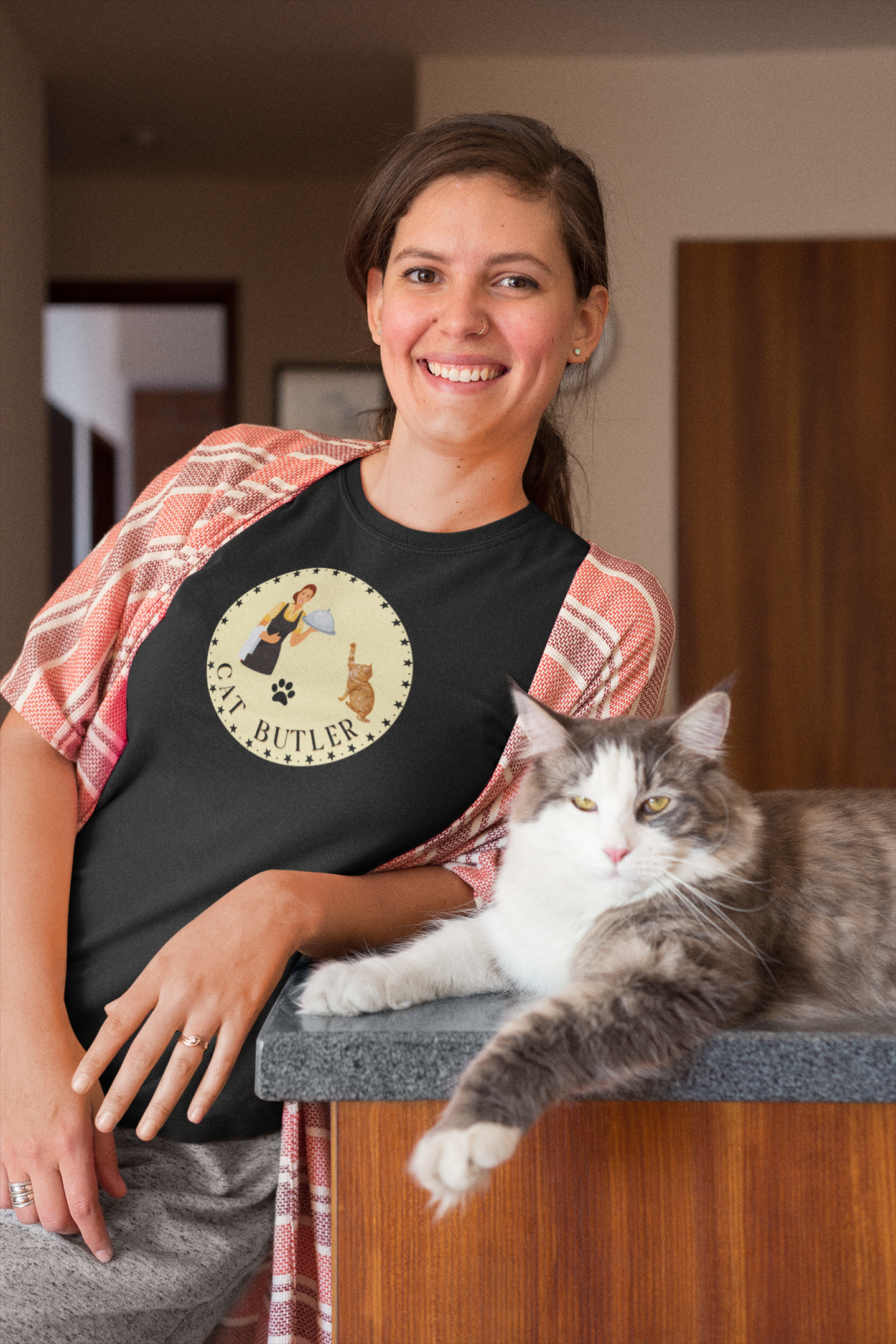 "Cat Butler" T-Shirt - With Vintage Style Design - (Unisex Jersey Short Sleeve Tee - Perfect Gift for Cat Lovers!)