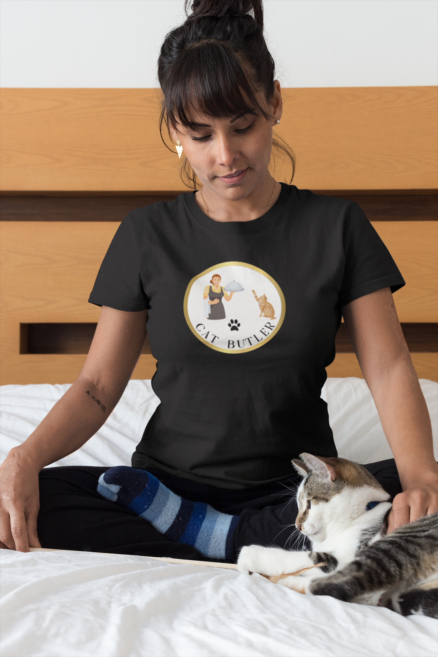 "Cat Butler" T-Shirt - With Vintage Style Design - (Unisex Jersey Short Sleeve Tee - Perfect Gift for Cat Lovers!)