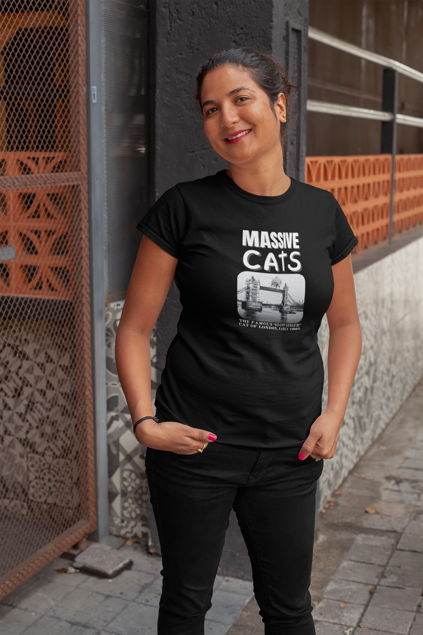 A Massive Cats T-Shirt - Huge Cat on Tower Bridge, London - (Vintage London Design, Funny Cat Unisex Jersey Tee - Perfect for Cat Fans!)