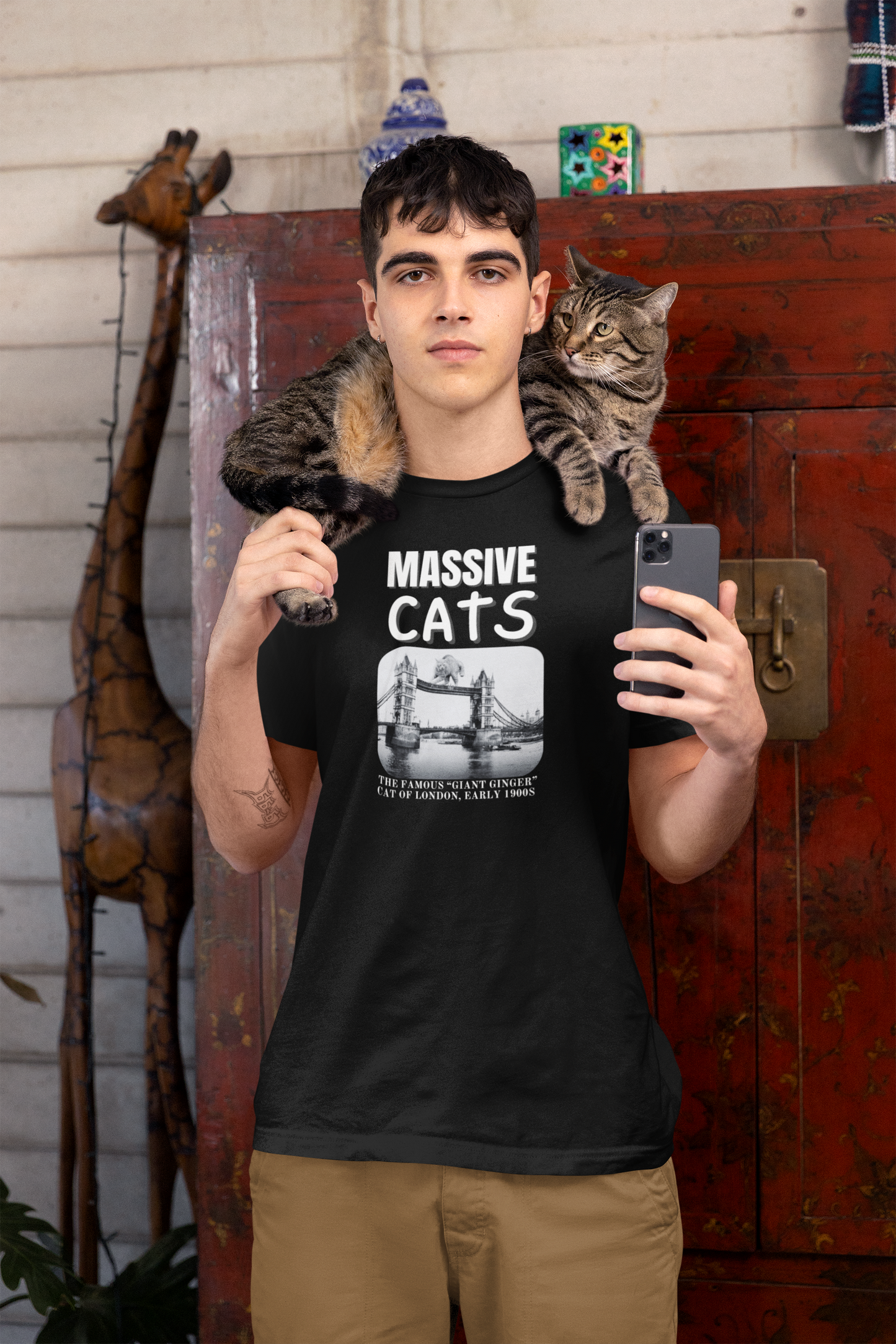 A Massive Cats T-Shirt - Huge Cat on Tower Bridge, London - (Vintage London Design, Funny Cat Unisex Jersey Tee - Perfect for Cat Fans!)