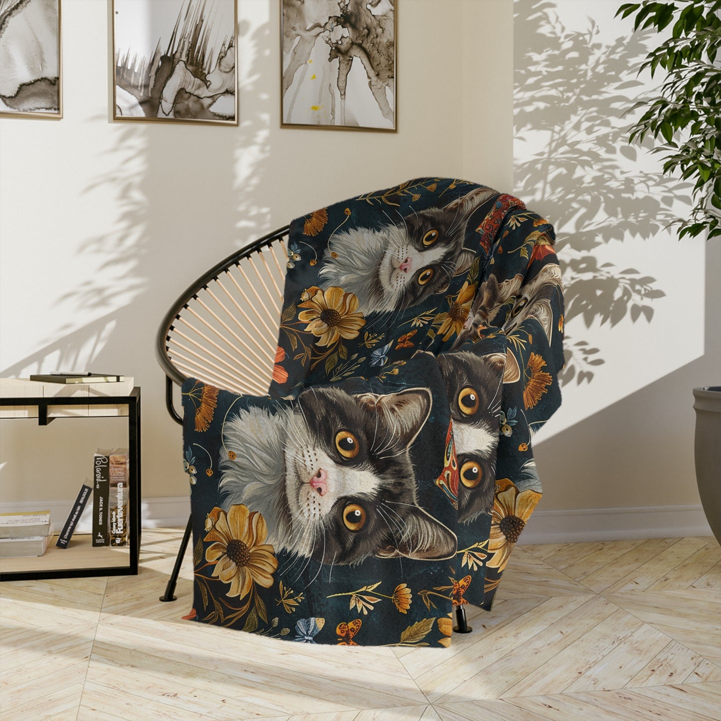 Cozy Cat-Themed Velveteen Blanket for Cat Lovers, Cute Gift for Pet Owners, Home Decor, Perfect for Snuggling or Picnics