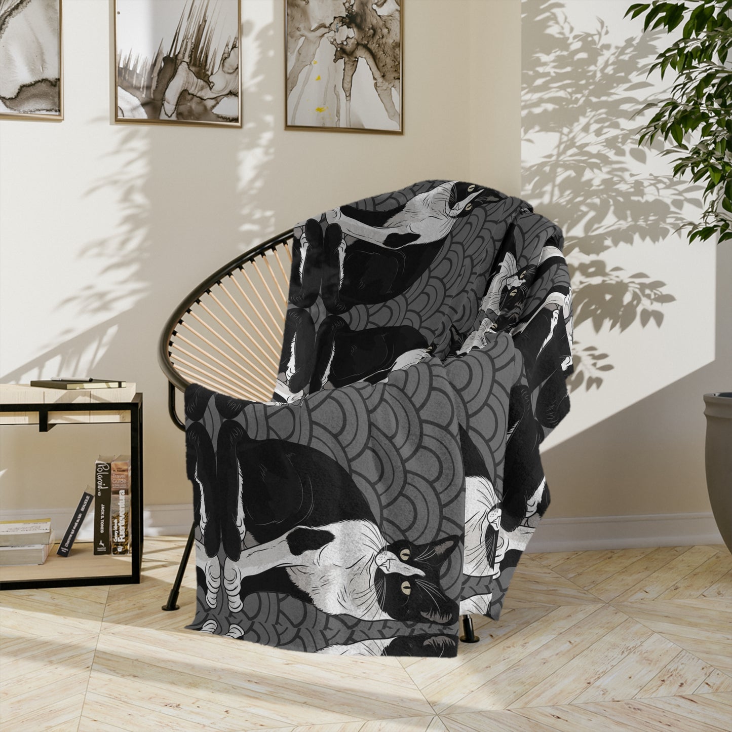 Cozy "Mirrored Image" Cat-Themed Velveteen Blanket for Cat Lovers, Cute Gift for Pet Owners, Home Decor, Perfect for Snuggling or Picnics