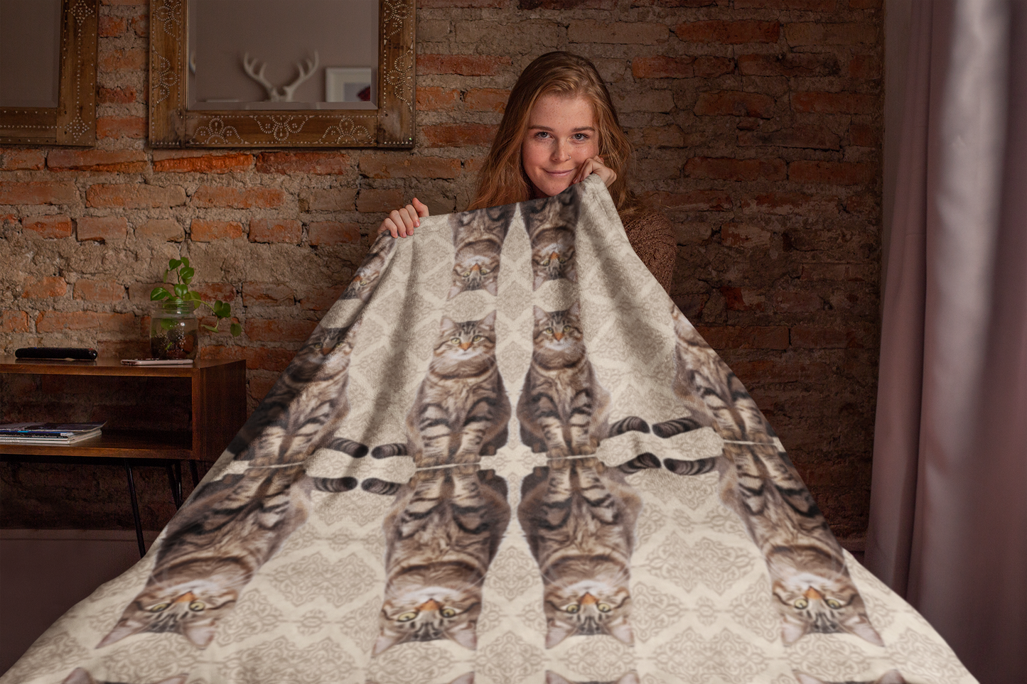 Cat "Mirror Pattern" Velveteen Blanket, Cozy Cat Blankets for Cat Lovers, Cat Decor for Home, Gifts for Pet Owners, Soft Microfiber Throw Blanket