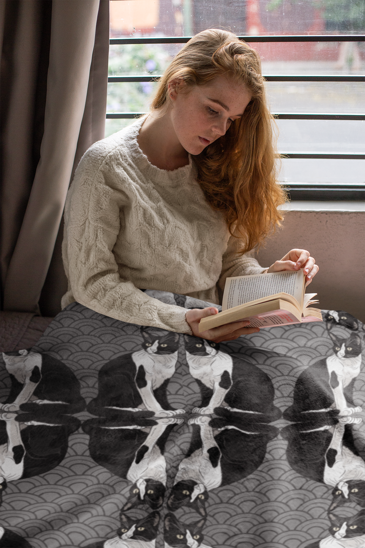 Cozy "Mirrored Image" Cat-Themed Velveteen Blanket for Cat Lovers, Cute Gift for Pet Owners, Home Decor, Perfect for Snuggling or Picnics