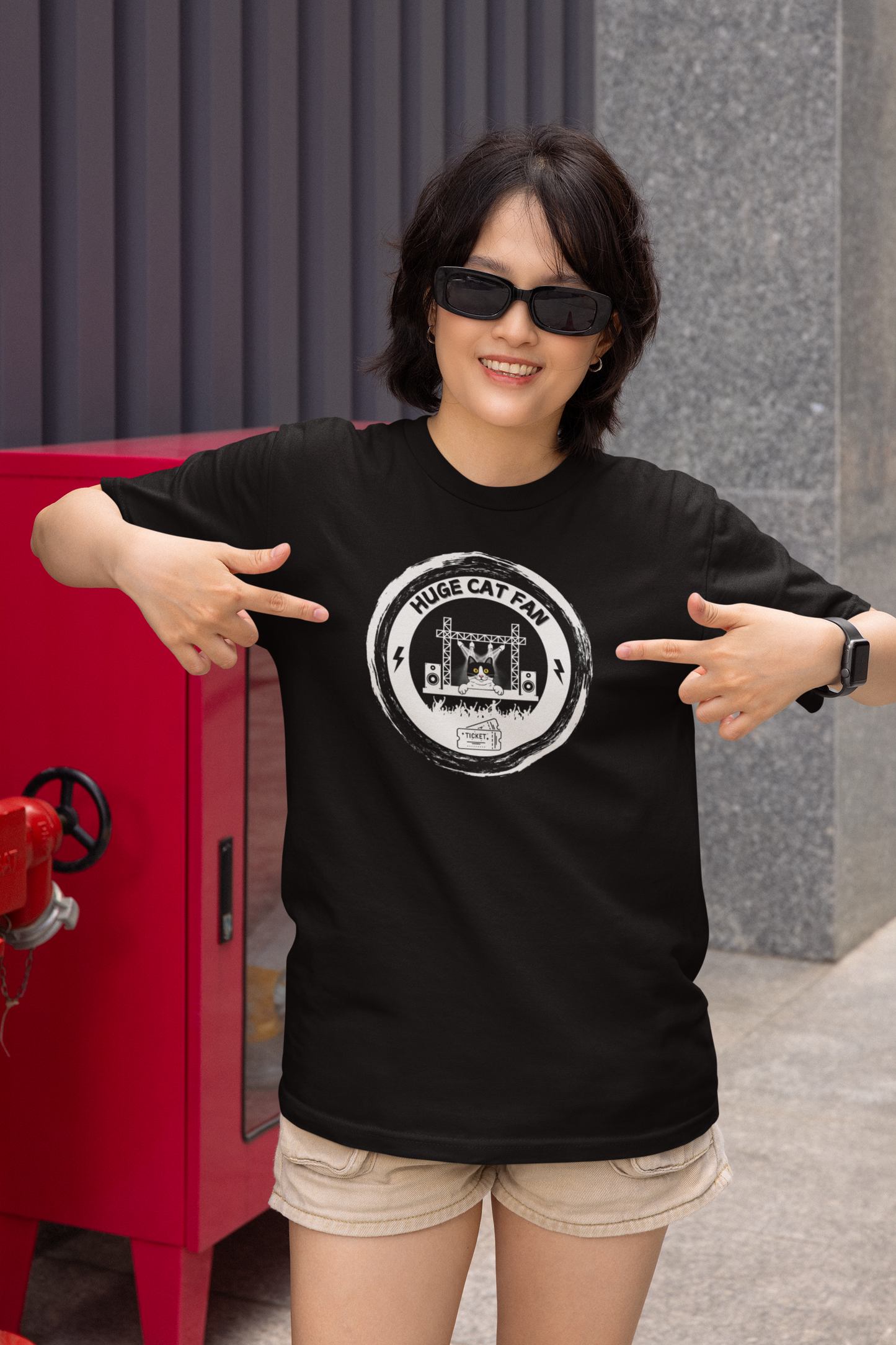 Huge Cat Fan "Brushed Circle Style" T-Shirt  - (Fun Unisex Jersey Cat Lover Tee)