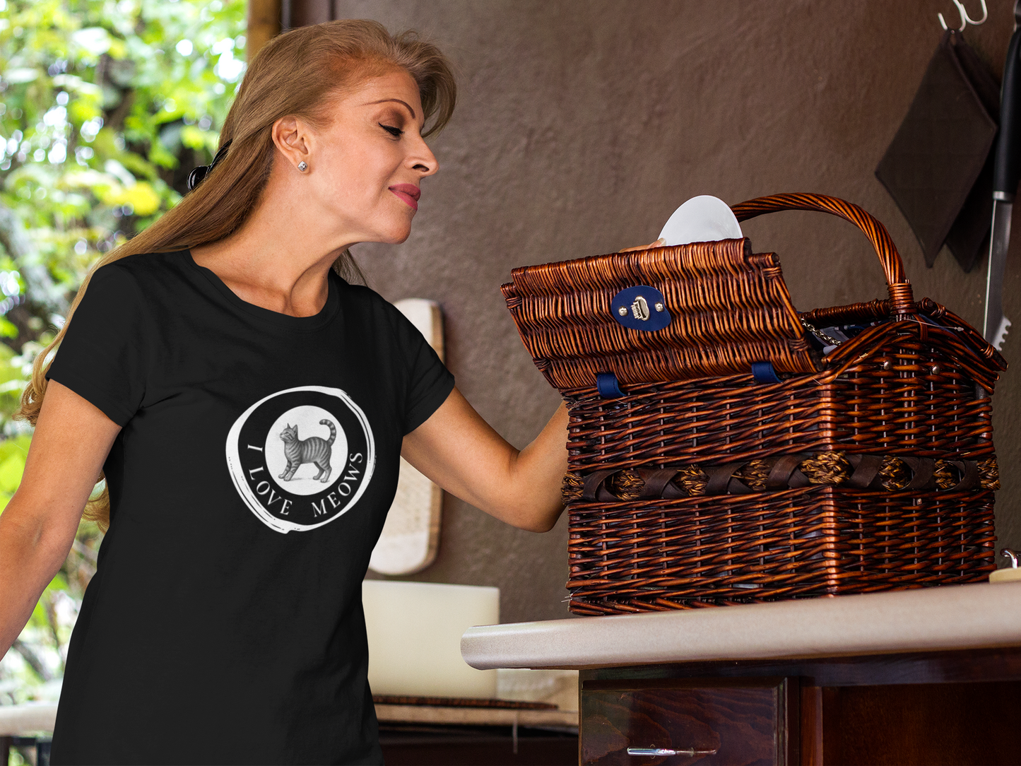 I Love Meows T-Shirt (Tee #2, Etched Cat in Brushed Circle for Cat People)