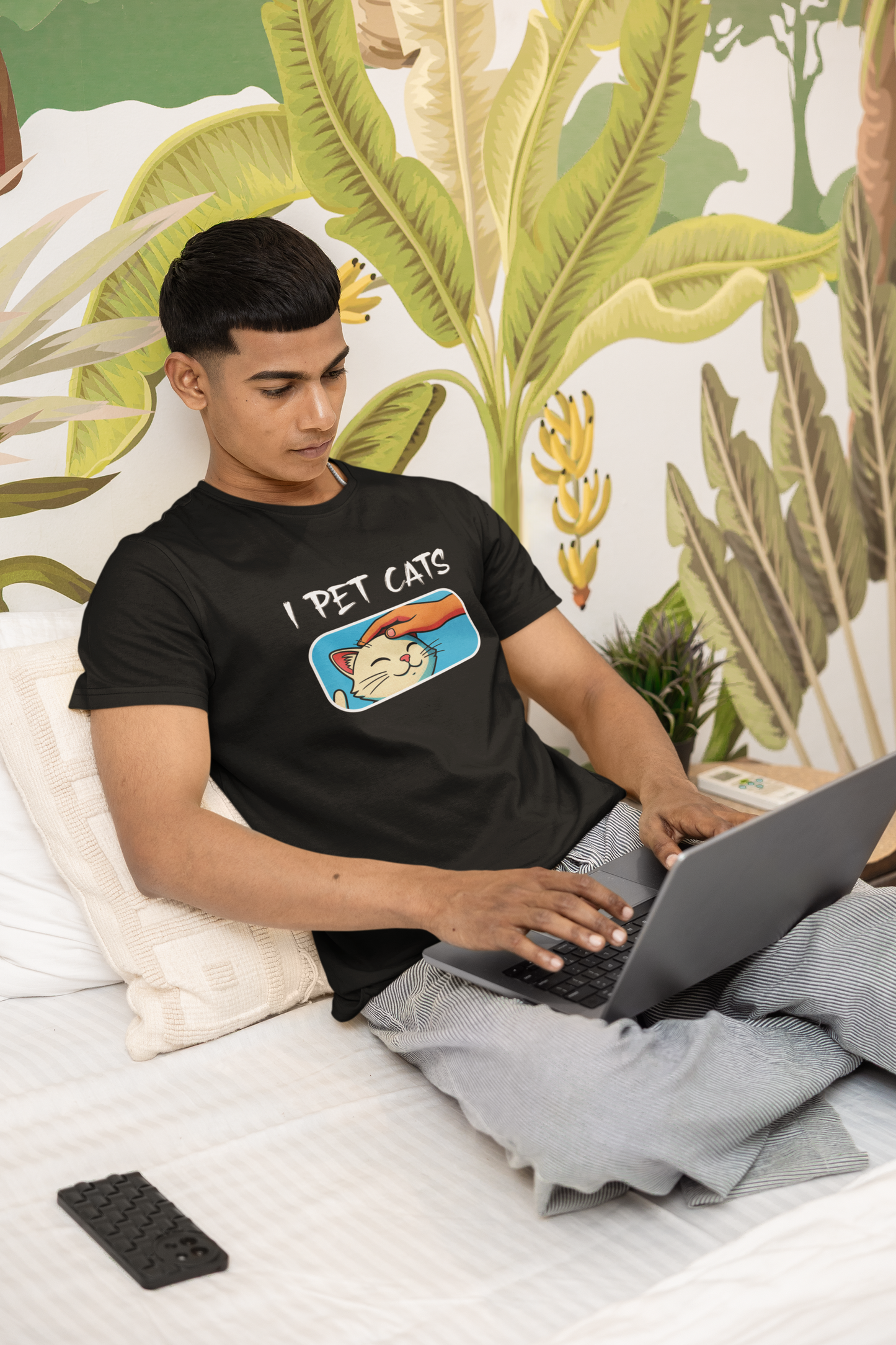I Pet Cats T‑Shirt — Cute Cat Petting Graphic Tee for Cat Lovers